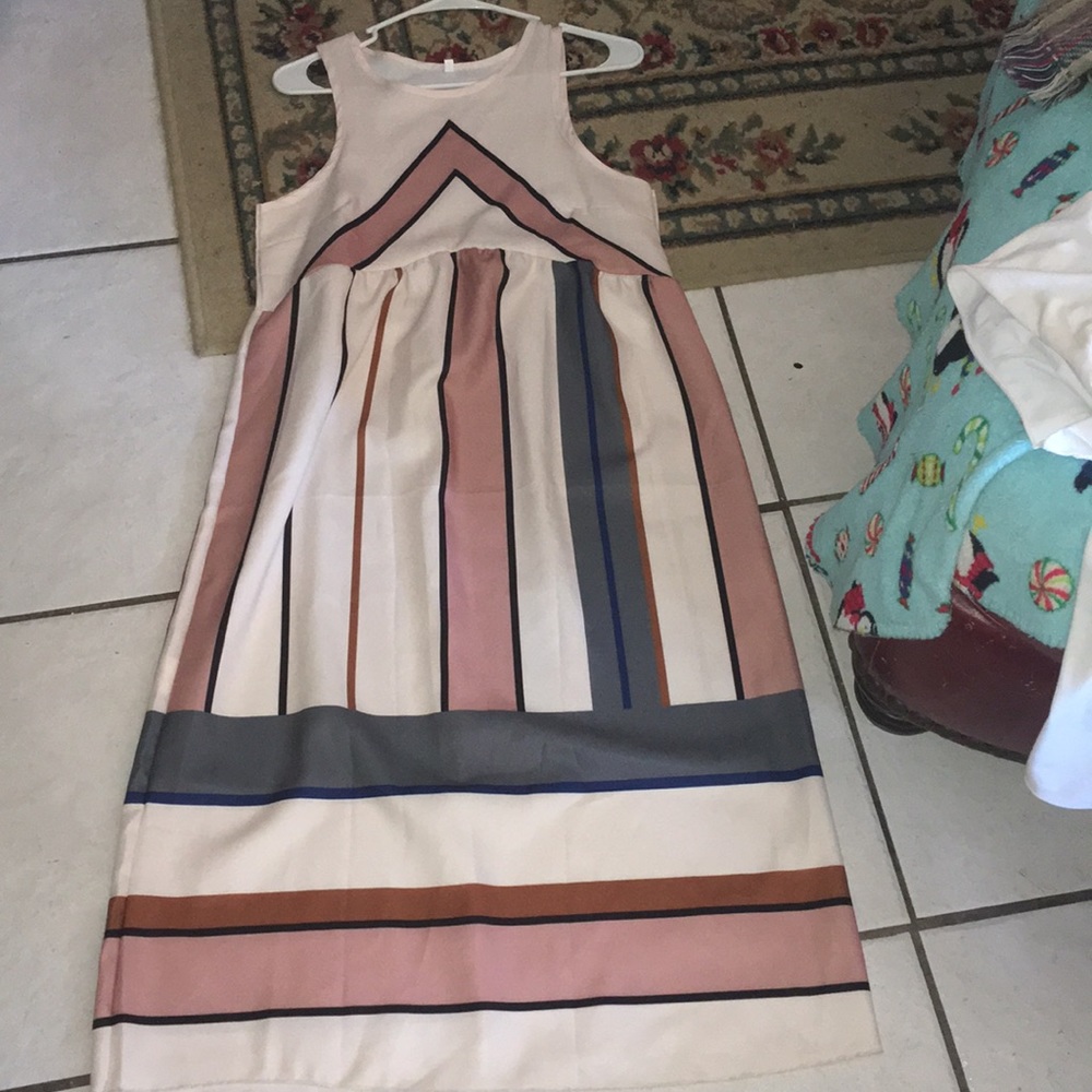 Dress - Picture 3 of 6